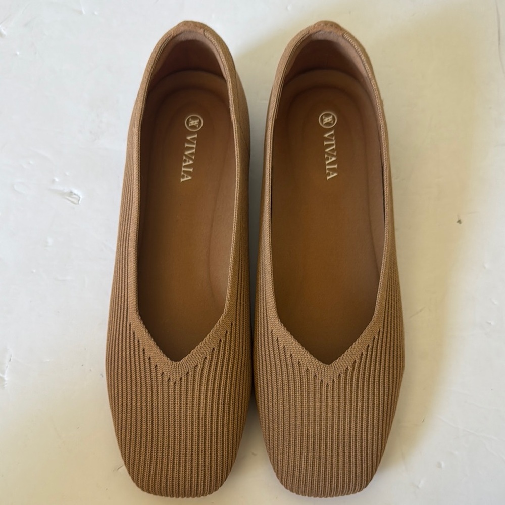 VIVAIA Women's Knit Ballet Flats in Camel. Size 9.5